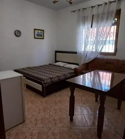 Mane Lleshi Guest house Durres